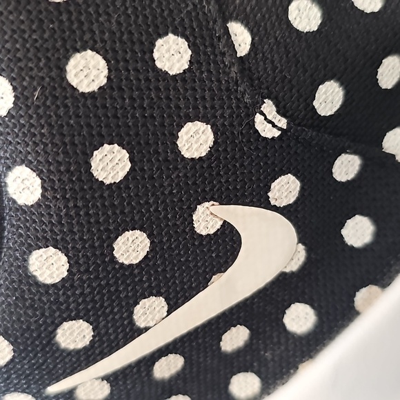 Black nike's HYPERF3SH Sneakers. Size 8.5. Black With White Dots. Very Good Used - Picture 3 of 10